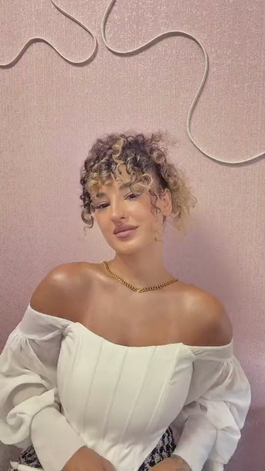 Nena Minosa wearing Amari