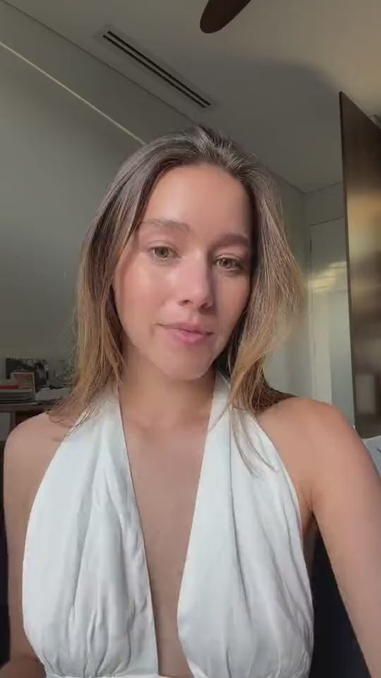 Eloise V wearing Amari